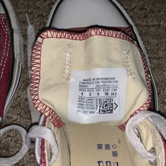 Maroon converse lightly worn - Picture 5 of 5